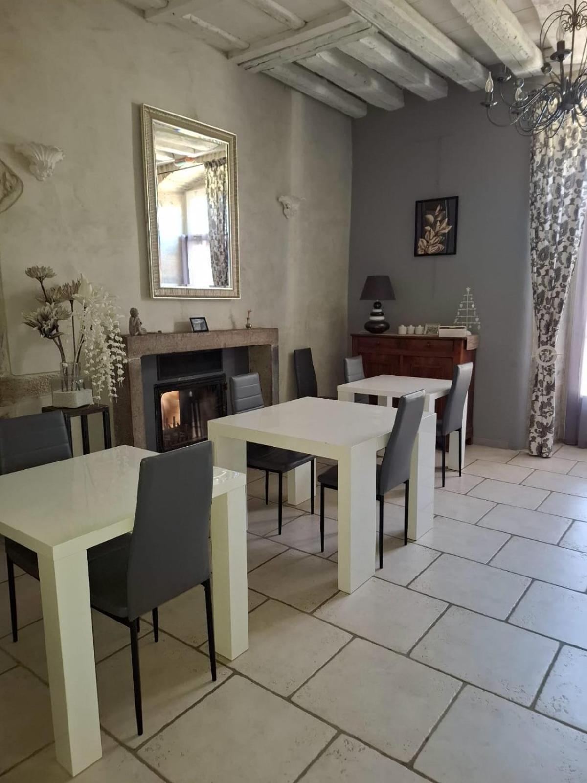 Maison D'Eusebia Château-Chalon Exteriör bild