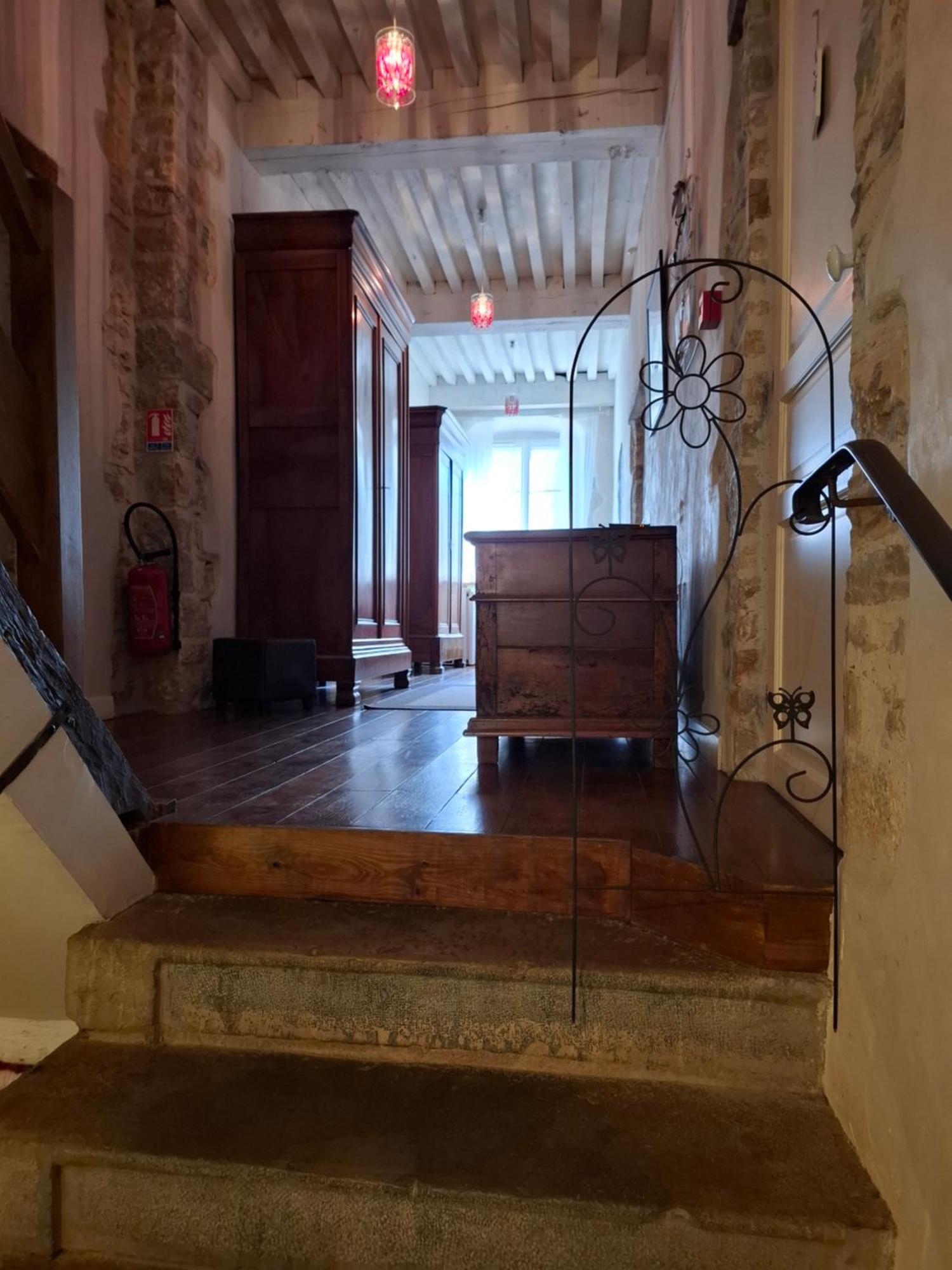 Maison D'Eusebia Château-Chalon Exteriör bild